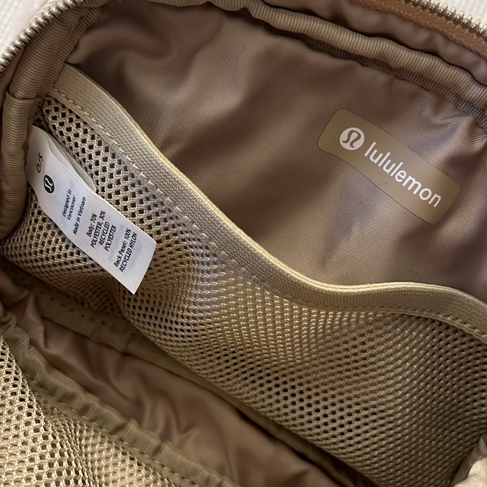 Lululemon Fleece Belt Bag (natural ivory/trench) - Picture 6 of 6